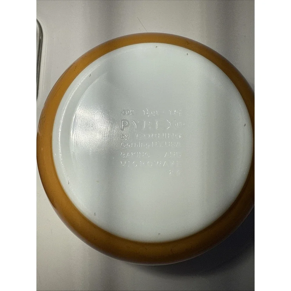 Pyrex 402 1.5 Qt Ombre Brown Mixing Bowl + 0502 1.5 Pt Brown Loaf Dish w Lid